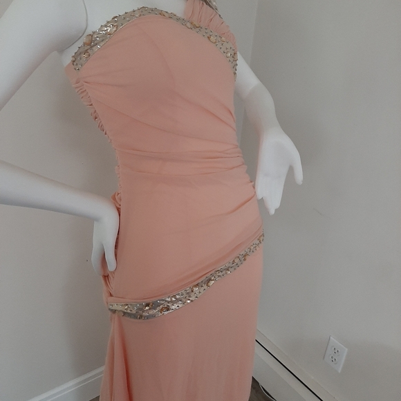 Dresses - Picture 7 of 10